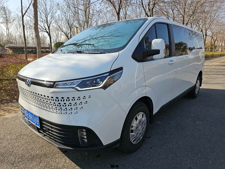 Maxus V70 2023 2023款 2.0T 精英版 自动长轴低顶 6/7座