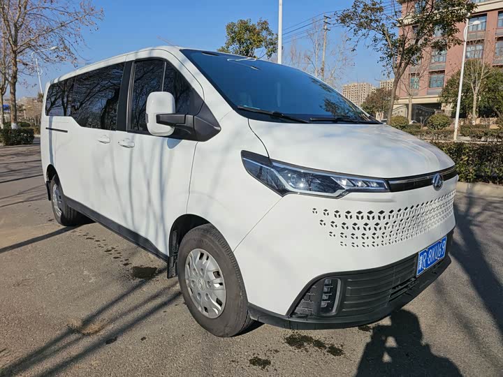 Maxus V70 2023 2023款 2.0T 精英版 自动长轴低顶 6/7座