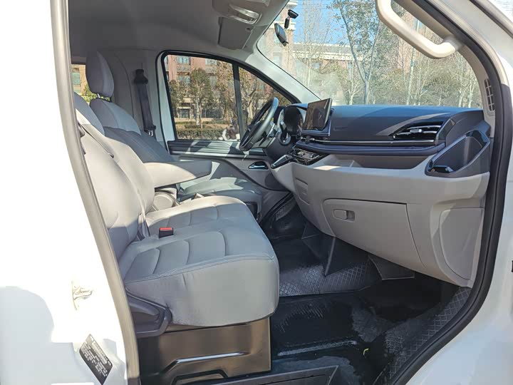 Maxus V70 2023 2023款 2.0T 精英版 自动长轴低顶 6/7座