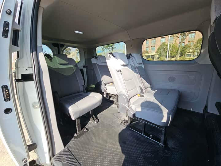 Maxus V70 2023 2023款 2.0T 精英版 自动长轴低顶 6/7座