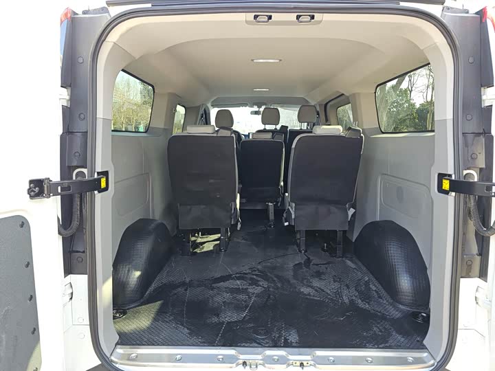 Maxus V70 2023 2023款 2.0T 精英版 自动长轴低顶 6/7座