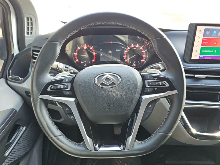 Maxus V70 2023 2023款 2.0T 精英版 自动长轴低顶 6/7座