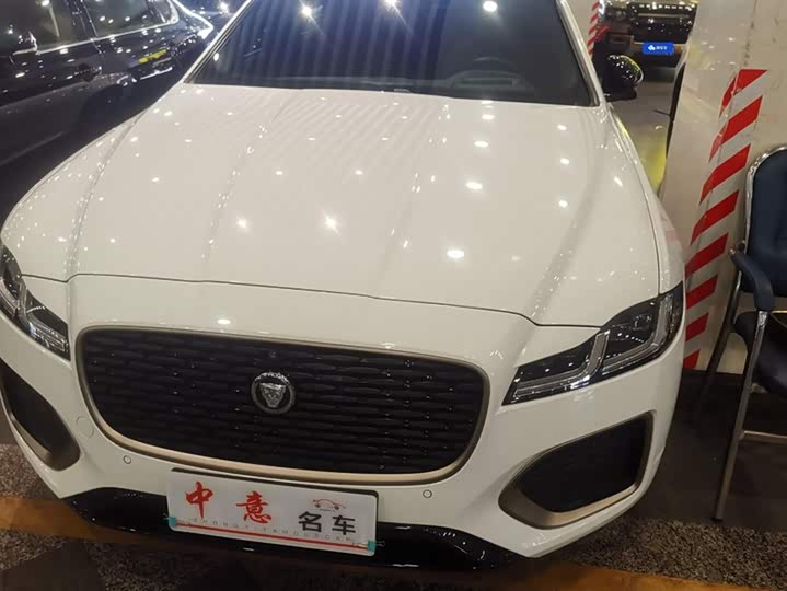 Jaguar XF L 2024 2024款 2.0T P300 四驱旗舰运动鎏金版