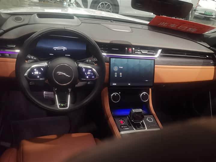 Jaguar XF L 2024 2024款 2.0T P300 四驱旗舰运动鎏金版