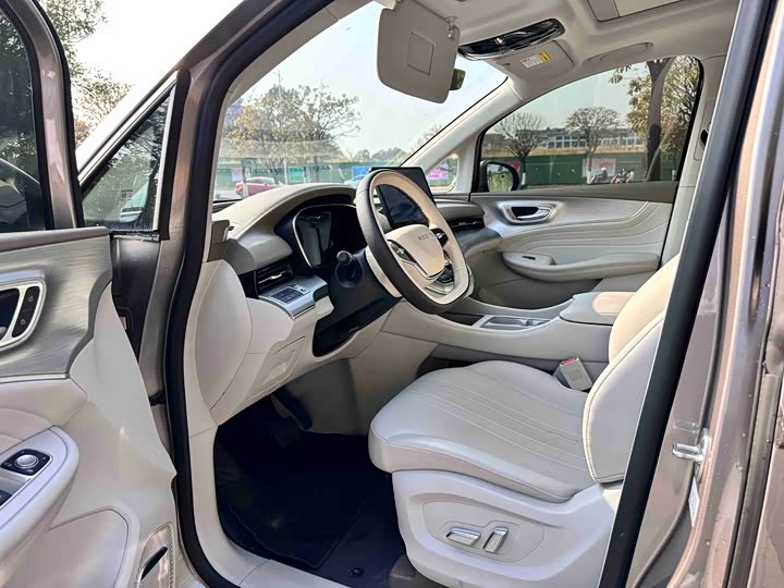 Roewe iMax 8 EV 2025 2025款 1.5T DMH 陆尊至享版