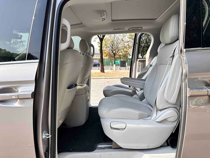 Roewe iMax 8 EV 2025 2025款 1.5T DMH 陆尊至享版