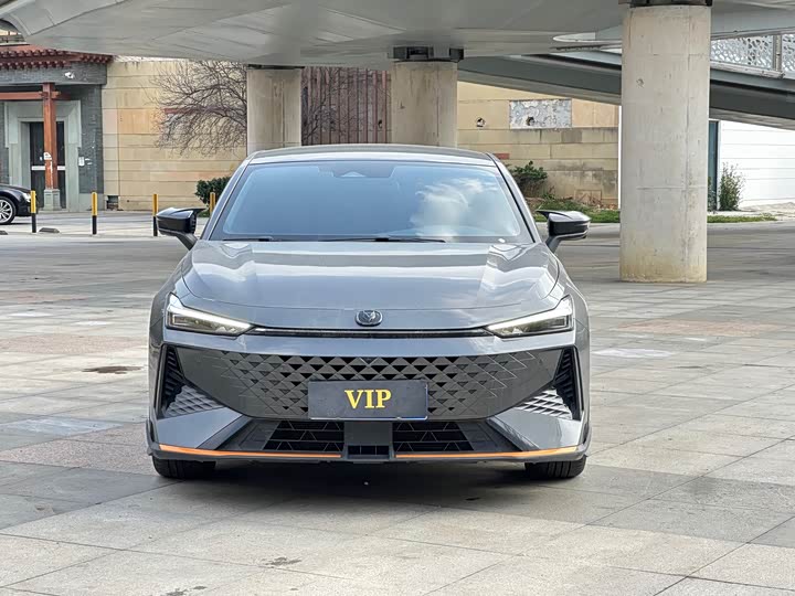 Changan UNI-V 2025 2025款 1.5T 500Bar尊贵运动型