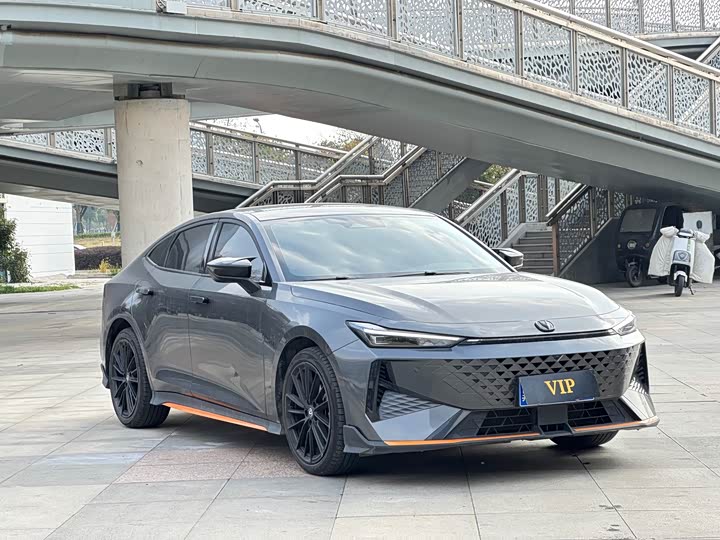 Changan UNI-V 2025 2025款 1.5T 500Bar尊贵运动型