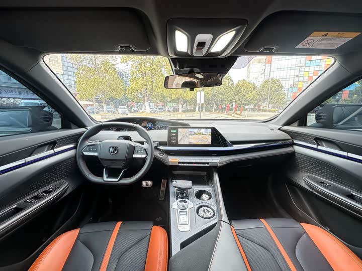 Changan UNI-V 2025 2025款 1.5T 500Bar尊贵运动型