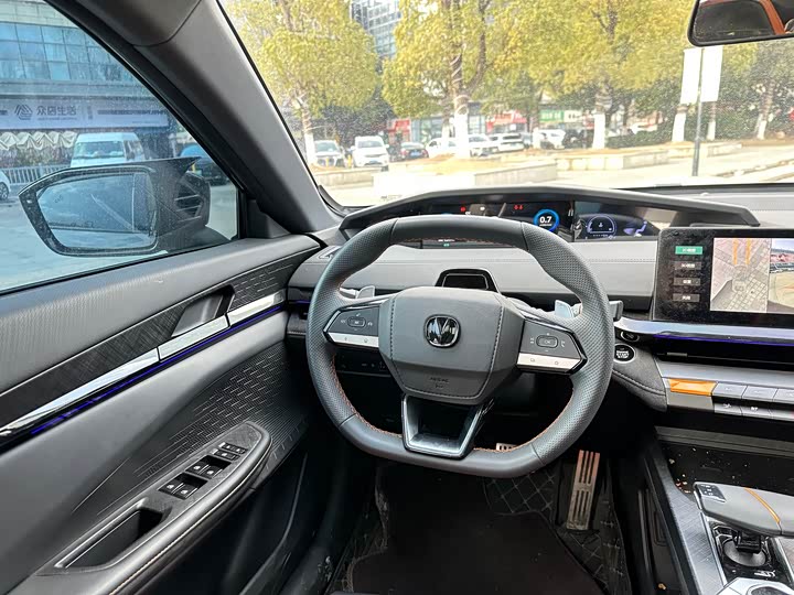 Changan UNI-V 2025 2025款 1.5T 500Bar尊贵运动型