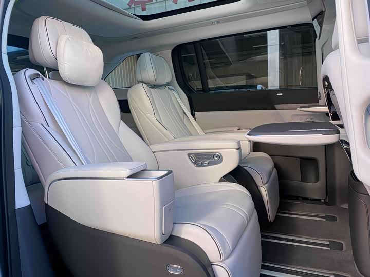 XPeng X9 2025 2025款 纯电 740超长续航 Max