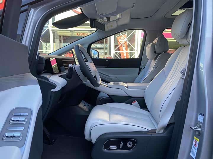 XPeng X9 2025 2025款 纯电 740超长续航 Max