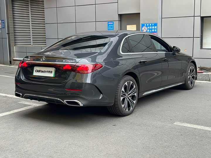 Mercedes-Benz E-Class Hybrid 2024 2024款 E 350 e L 插电式混合动力轿车