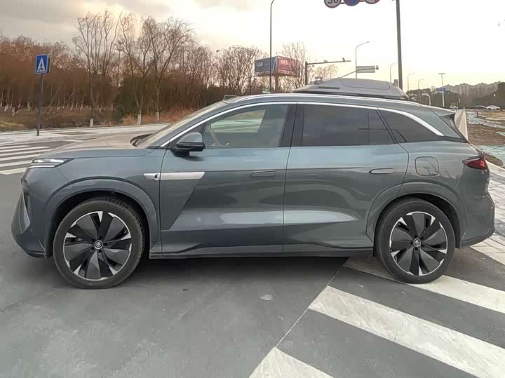 BYD Tang L 2025 2025款 DM 175KM无人机玩家版