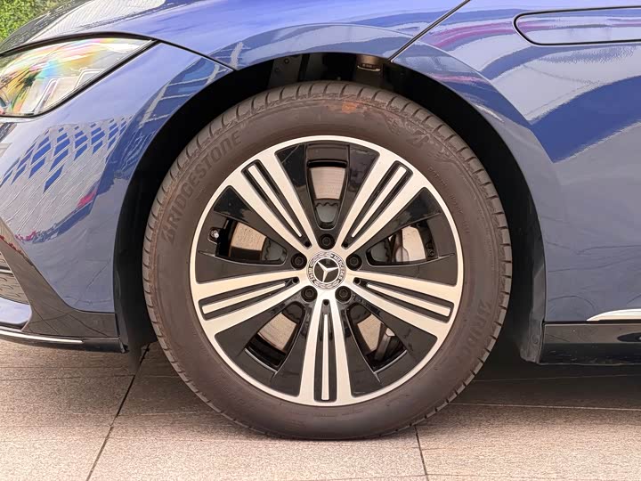 Mercedes-Benz EQE 2025 2025款 500 4MATIC 豪华版