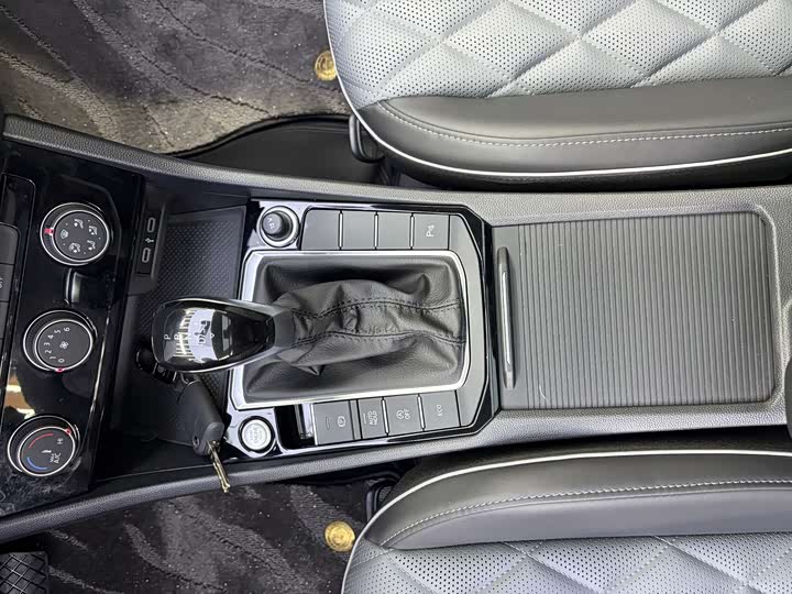 Volkswagen Sagitar L 2025 2025款 300TSI DSG超越版