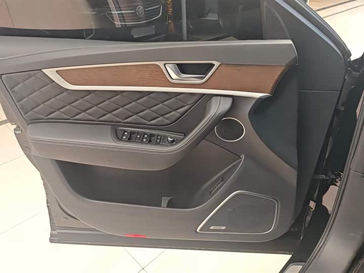 Hongqi HS7 2022 2022款 2.0T DCT两驱智联旗畅版 五座