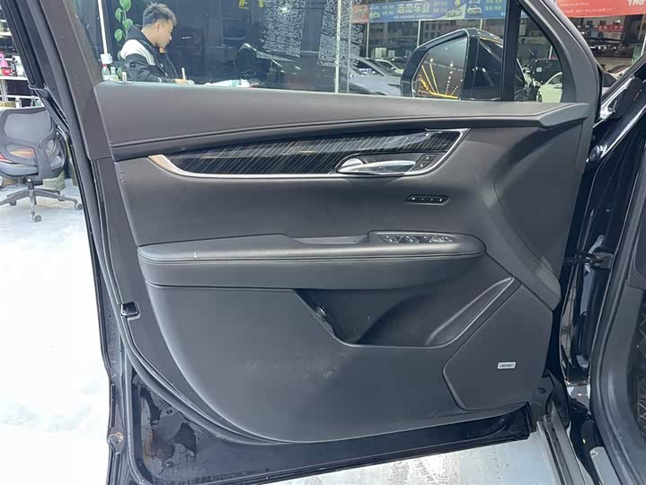 Cadillac XT6 2022 2022款 2.0T 六座四驱豪华型标准版