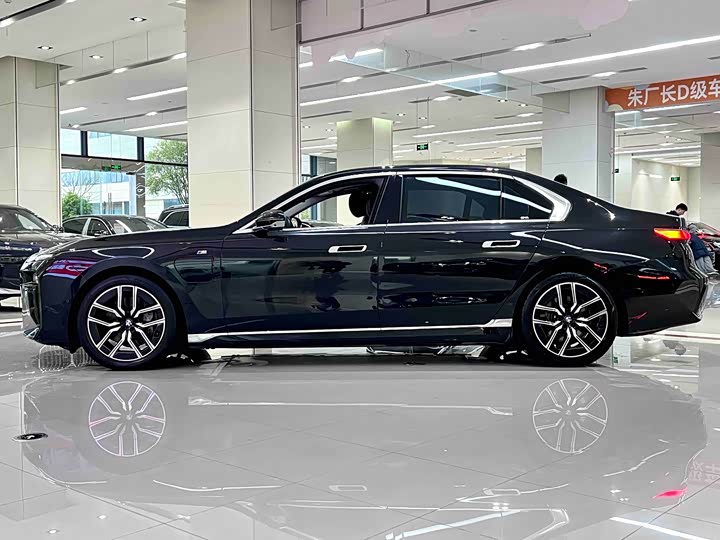 BMW i7 2023 2023款 eDrive50L 领先M运动套装