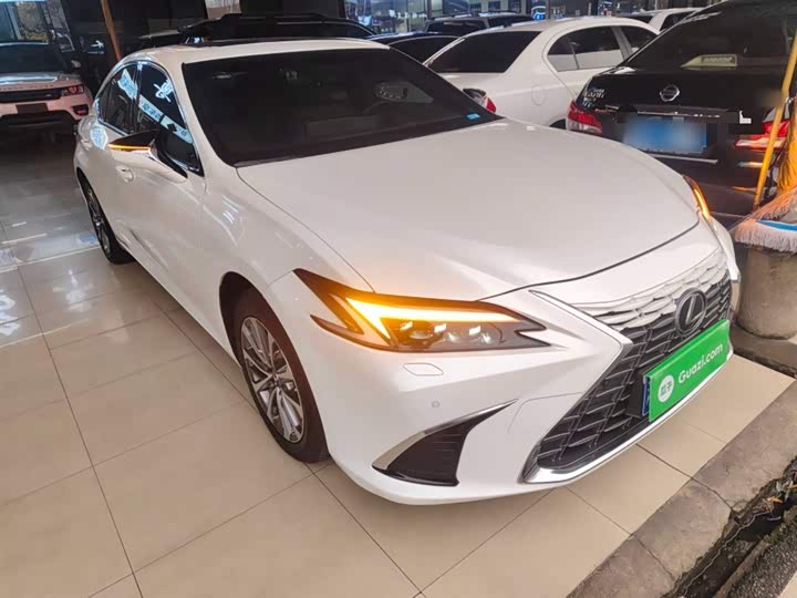 Lexus ES 2025 2025款 300h 臻享版