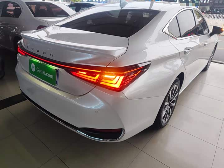 Lexus ES 2025 2025款 300h 臻享版
