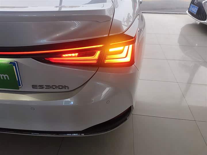 Lexus ES 2025 2025款 300h 臻享版