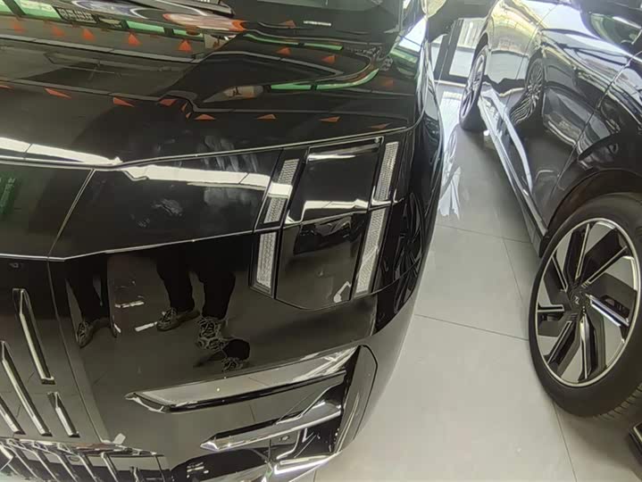 Zeekr 009 2024 2024款 七座过道版四驱 108kWh