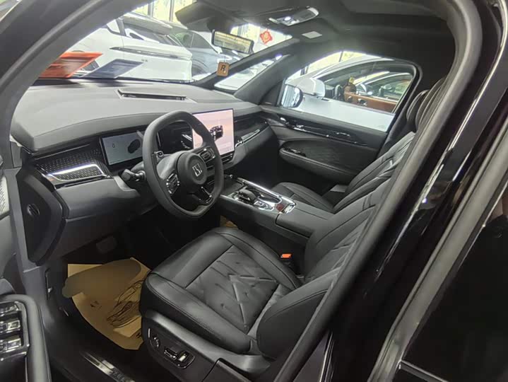 Zeekr 009 2024 2024款 七座过道版四驱 108kWh