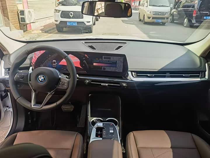 2025 BMW iX1