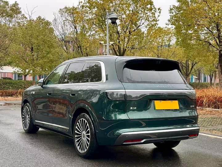 Aito M8 2025 2025款 增程 Ultra版 53.4kWh 6座版