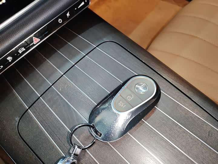 Mercedes-Benz E-Class Hybrid 2024 2024款 E 350 e L 插电式混合动力轿车