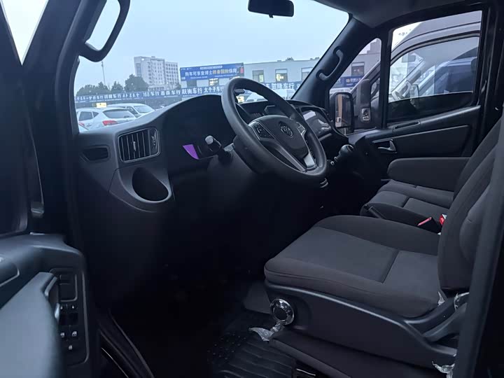 Foton Tuyano 2024 2024款 图雅诺Pro多功能 2.0T手动后驱 长轴中顶 后单胎5/6/7/9座