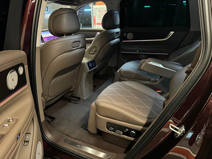 Aito M9 2025 2025款 增程 Ultra版 52kWh 6座版