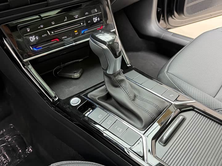 Volkswagen Passat 2026 2026款 出众款 380TSI 龙腾版