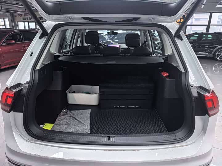 Volkswagen Tiguan L Pro 2025 2025款 出众款 330TSI 自动两驱R-Line龙耀版