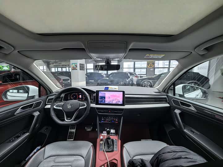 Volkswagen Tiguan L Pro 2025 2025款 出众款 330TSI 自动两驱R-Line龙耀版