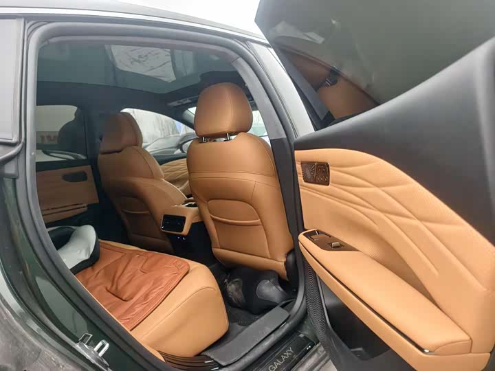 Geely Galaxy Starshine 8 EM-i 2025 2025款 130km EM-P 星舰版