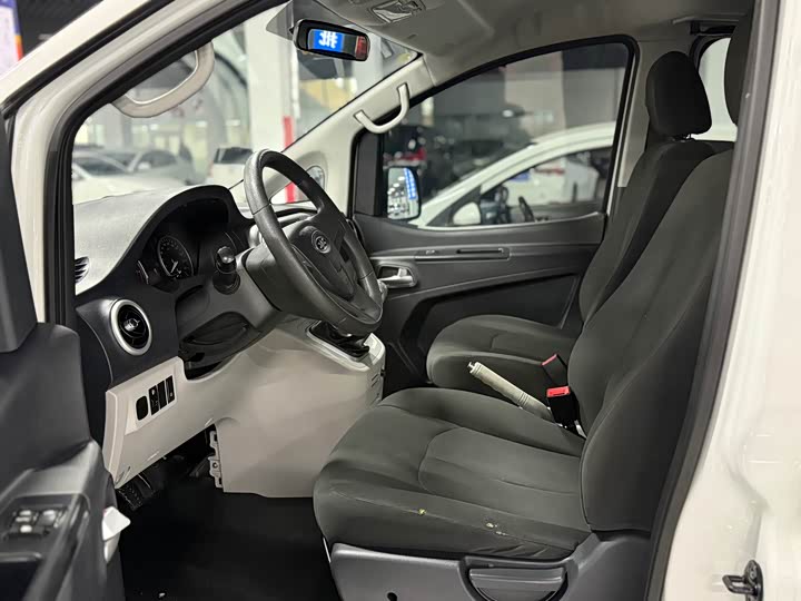 JAC Refine M3 2023 2023款 1.8L 7/8座精英版