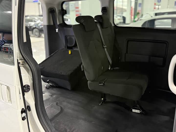 JAC Refine M3 2023 2023款 1.8L 7/8座精英版