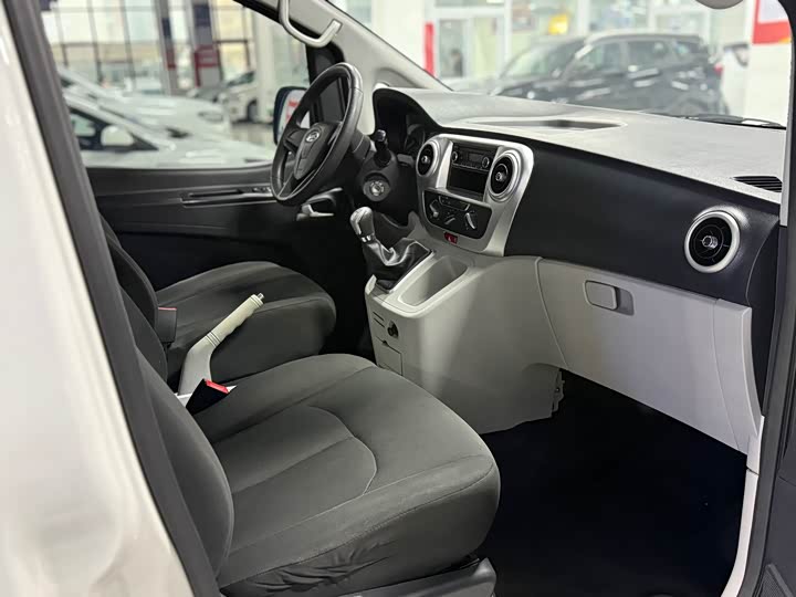 JAC Refine M3 2023 2023款 1.8L 7/8座精英版