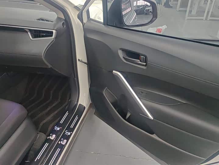 Toyota Corolla Cross 2024 2024款 2.0L 智能电混双擎 先锋版