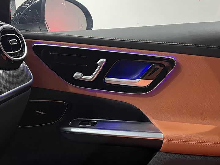 Mercedes-Benz GLC-Class 2025 2025款 GLC 260 L 4MATIC 动感型