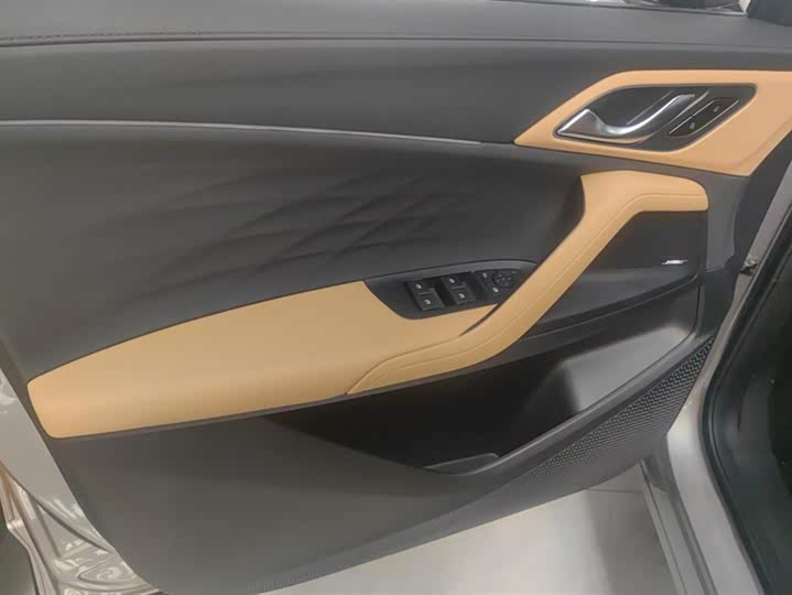 Roewe RX5 2023 2023款 1.5T 旗舰智驾版