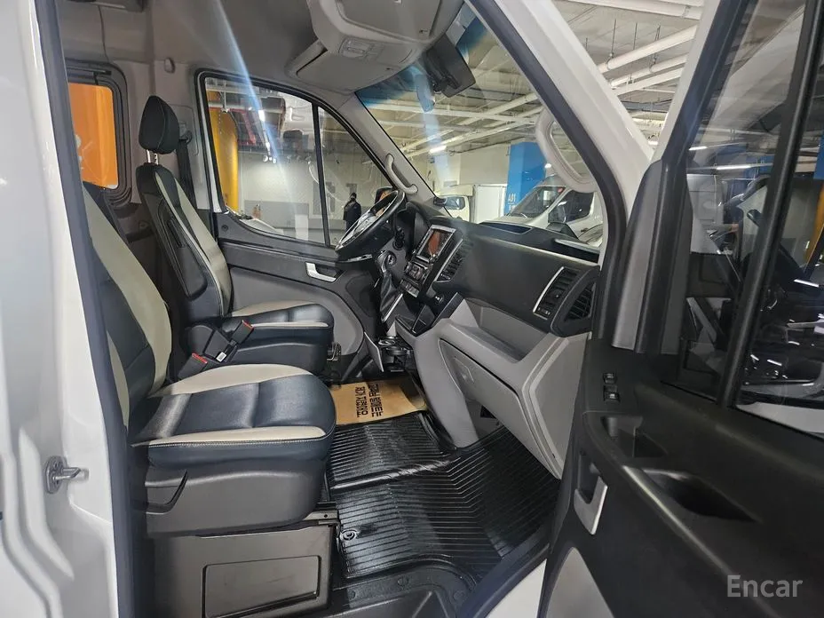 Hyundai Solati 2015 15-seater