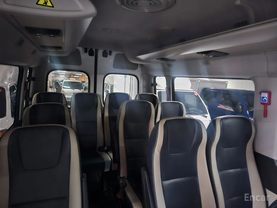 Hyundai Solati 2015 15-seater