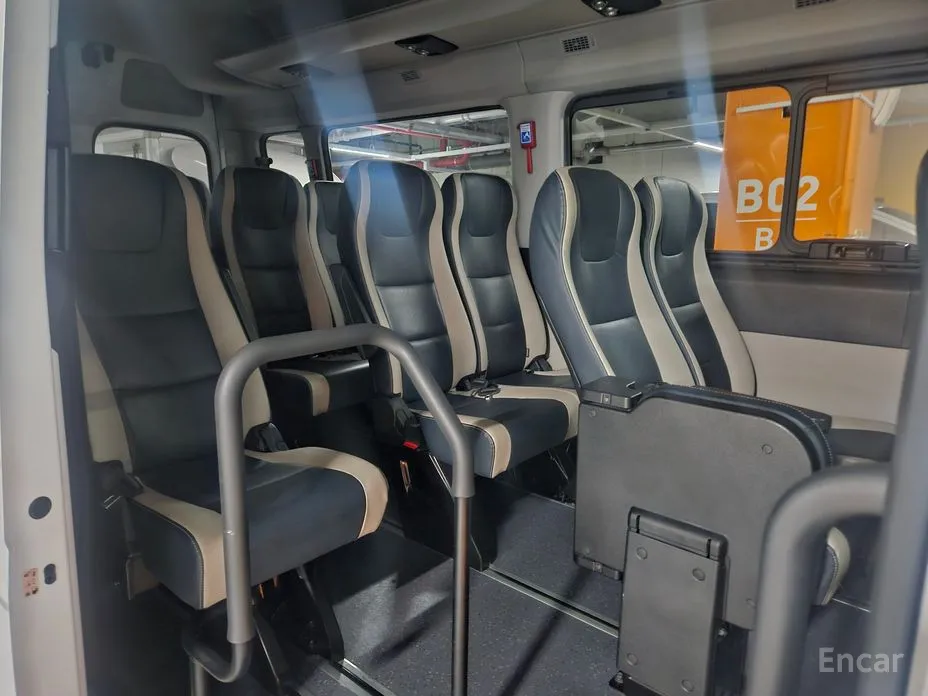 Hyundai Solati 2015 15-seater