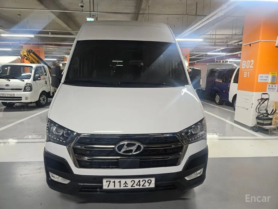 Hyundai Solati 2015 15-seater