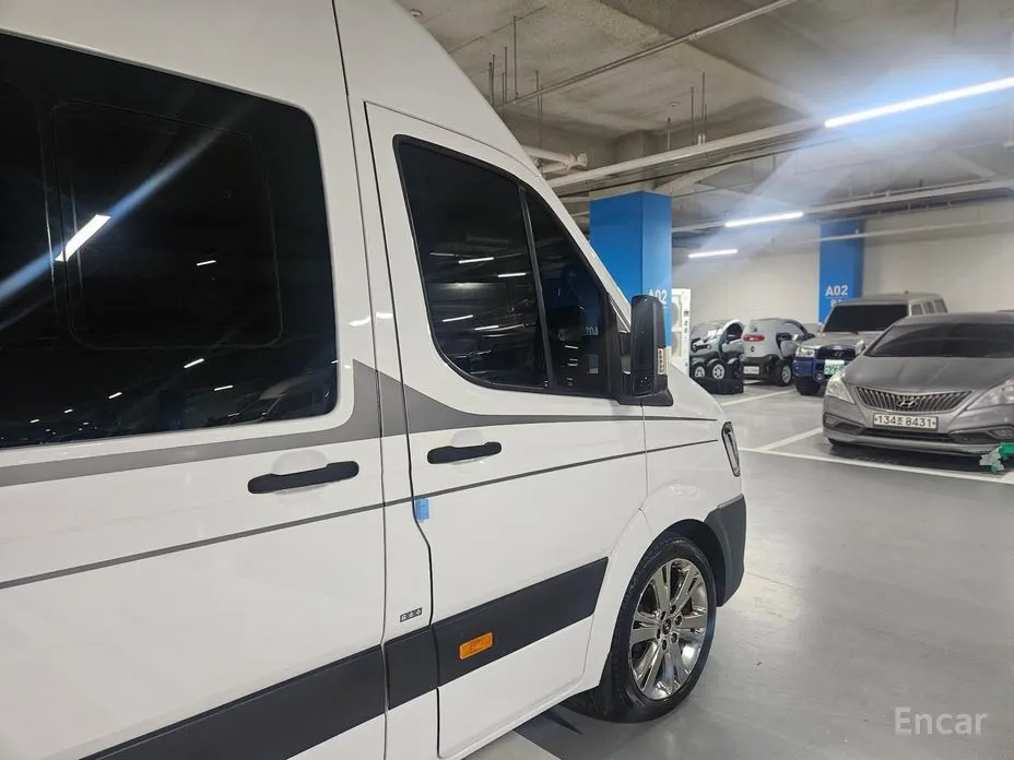 Hyundai Solati 2015 15-seater