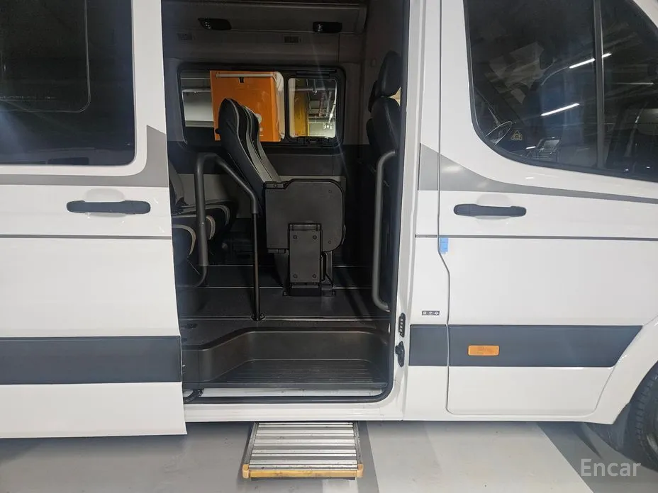 Hyundai Solati 2015 15-seater