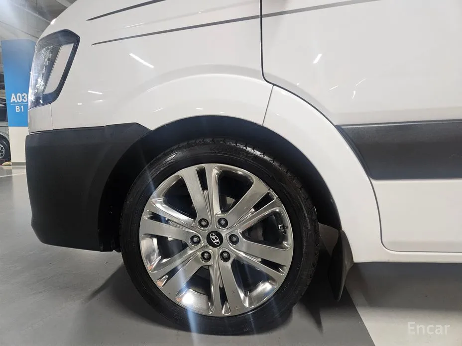 Hyundai Solati 2015 15-seater